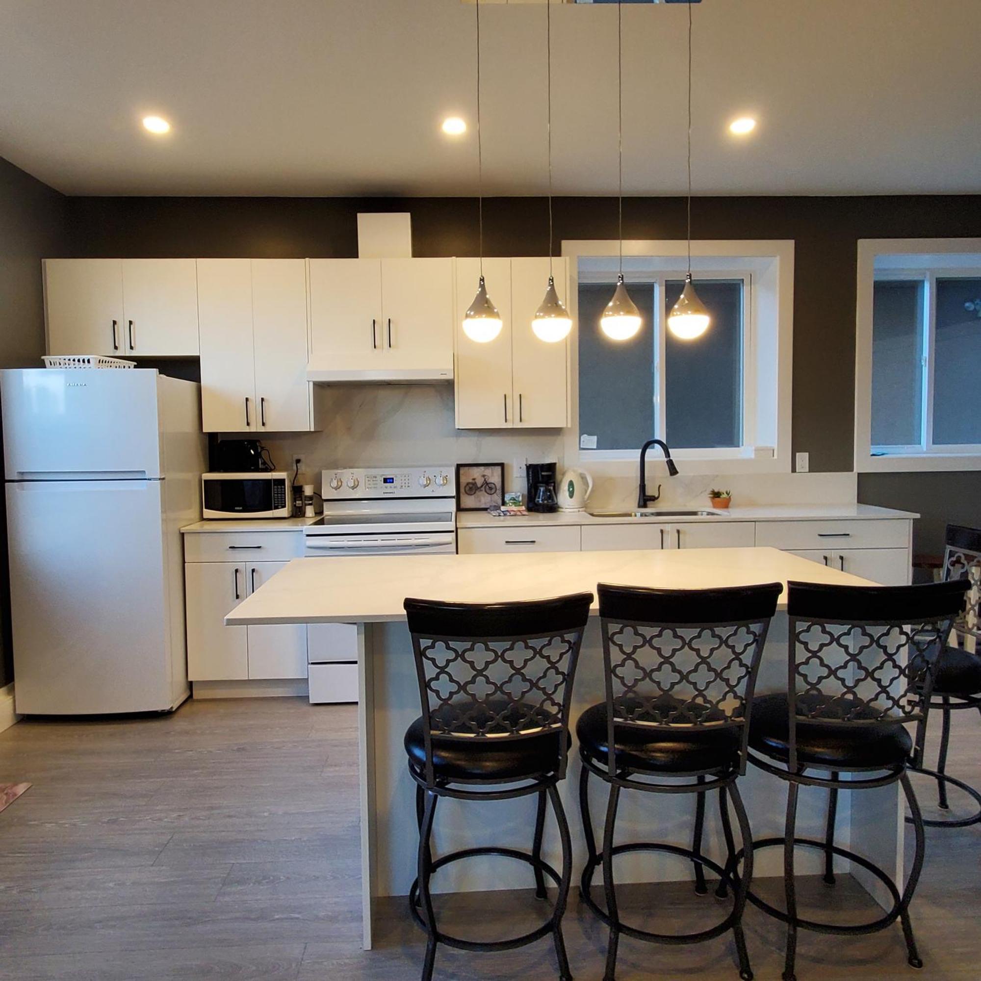 Mountain Retreat 3 Bedroom Garden House Near Heritage Park, Coliseum , Hwy 1, Fishing, Cultus Lake Chilliwack Δωμάτιο φωτογραφία